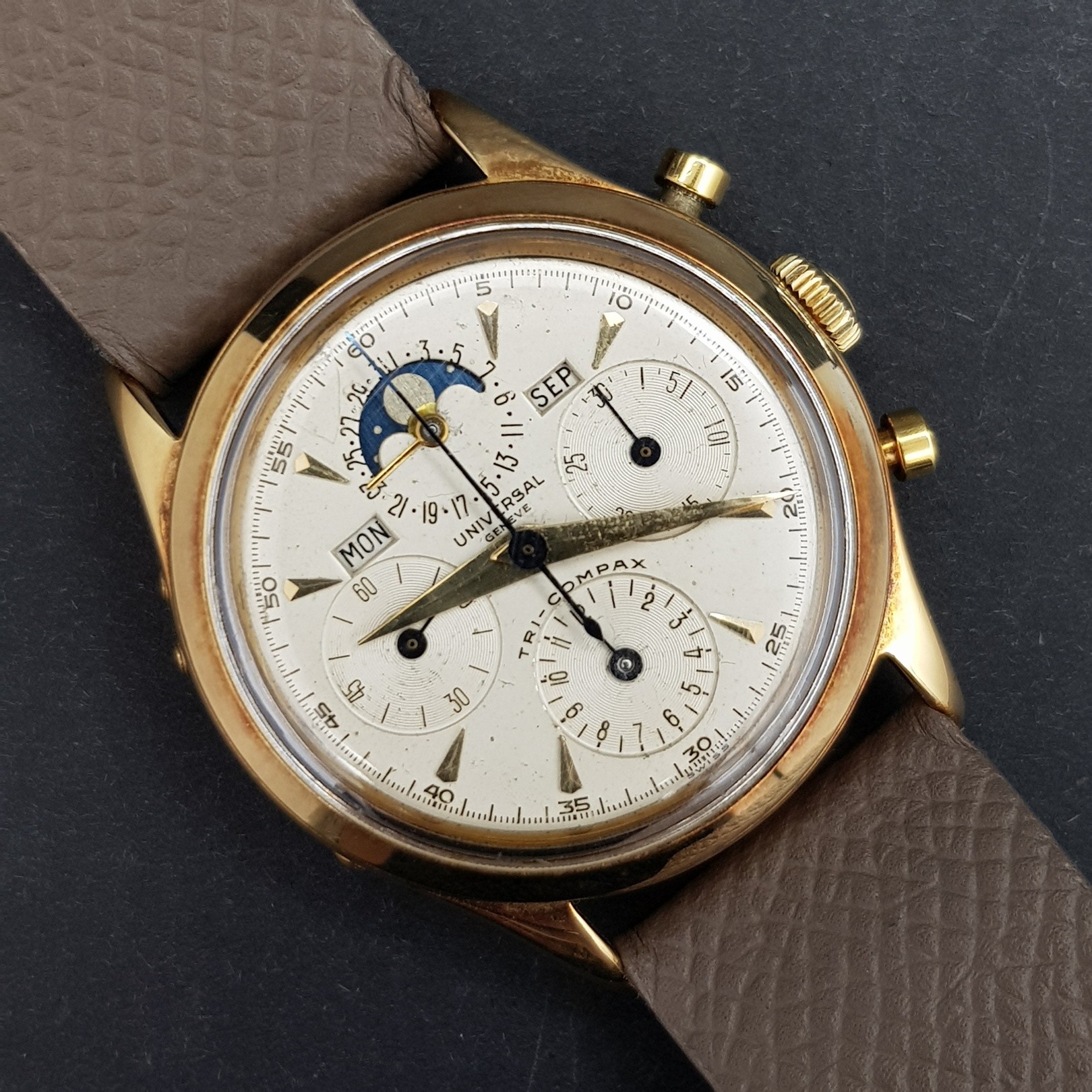 Universal Genève Tri-Compax 52225-1Universal tri-compax 54 Calendario completo 14k CV.V5